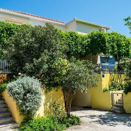 Appartement Lovorka With Heated Pool *