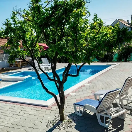Lovorka With Heated Pool Orebić