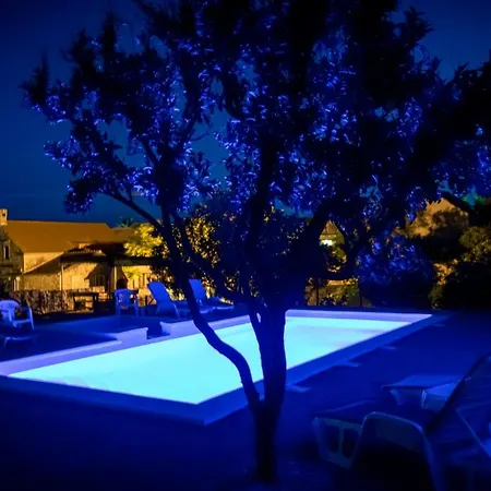 Lovorka With Heated Pool Orebić