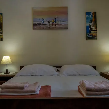 Appartement Lovorka With Heated Pool