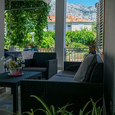 Appartement Lovorka With Heated Pool