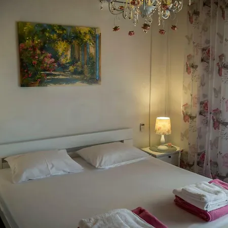 Appartement Lovorka With Heated Pool