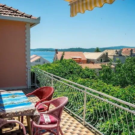Lovorka With Heated Pool